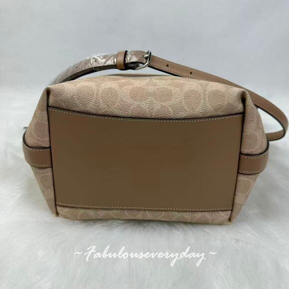 Coach City Large Bucket Bag Crossbody In Signature Canvas CT802 Sand/Taupe NWT - Picture 9 of 11